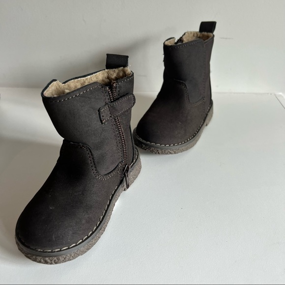 GAP Chelsea Sherpa toddler Boots never worn! - Picture 3 of 9